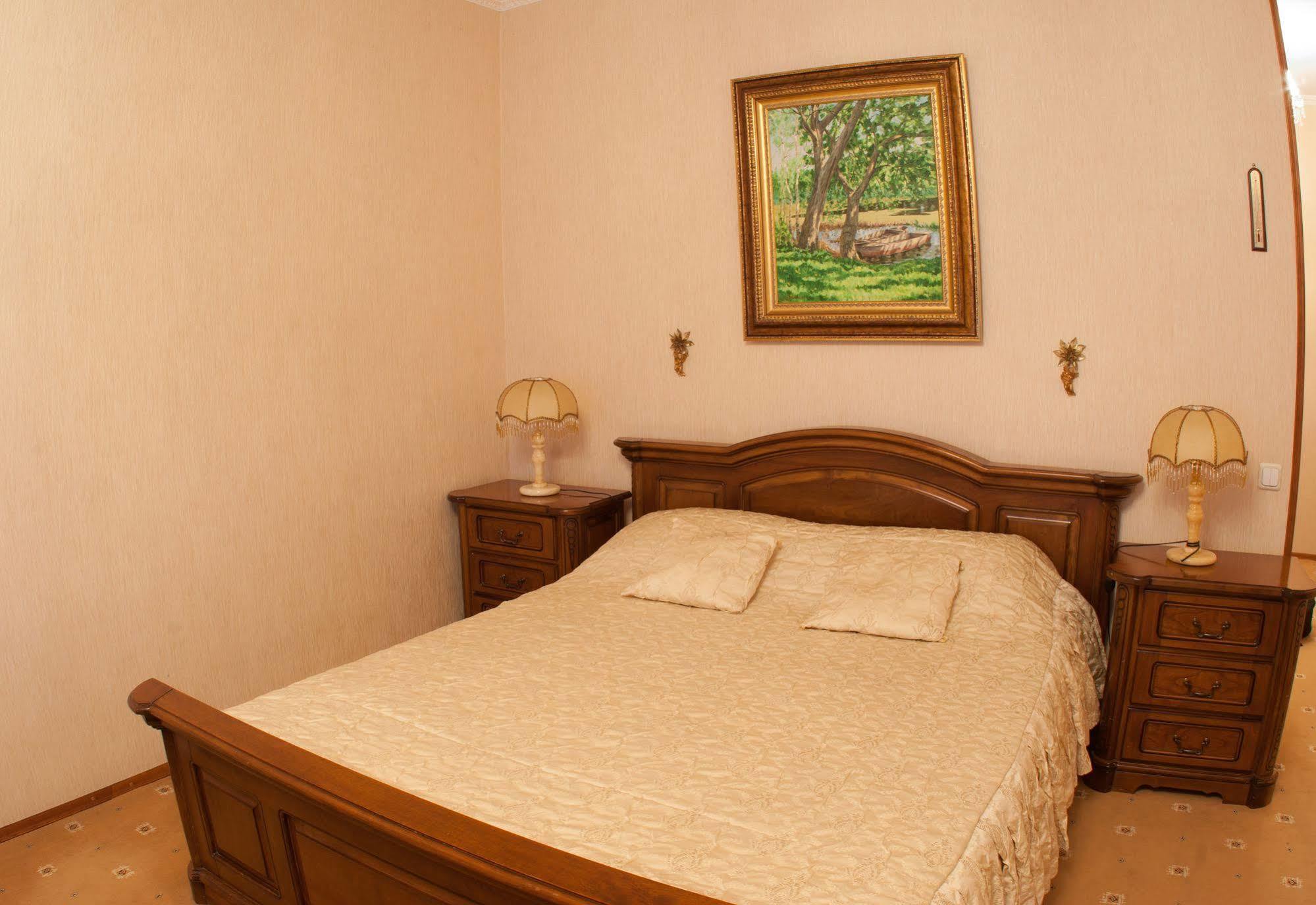 Kamelot Hotel Kiev Ngoại thất bức ảnh