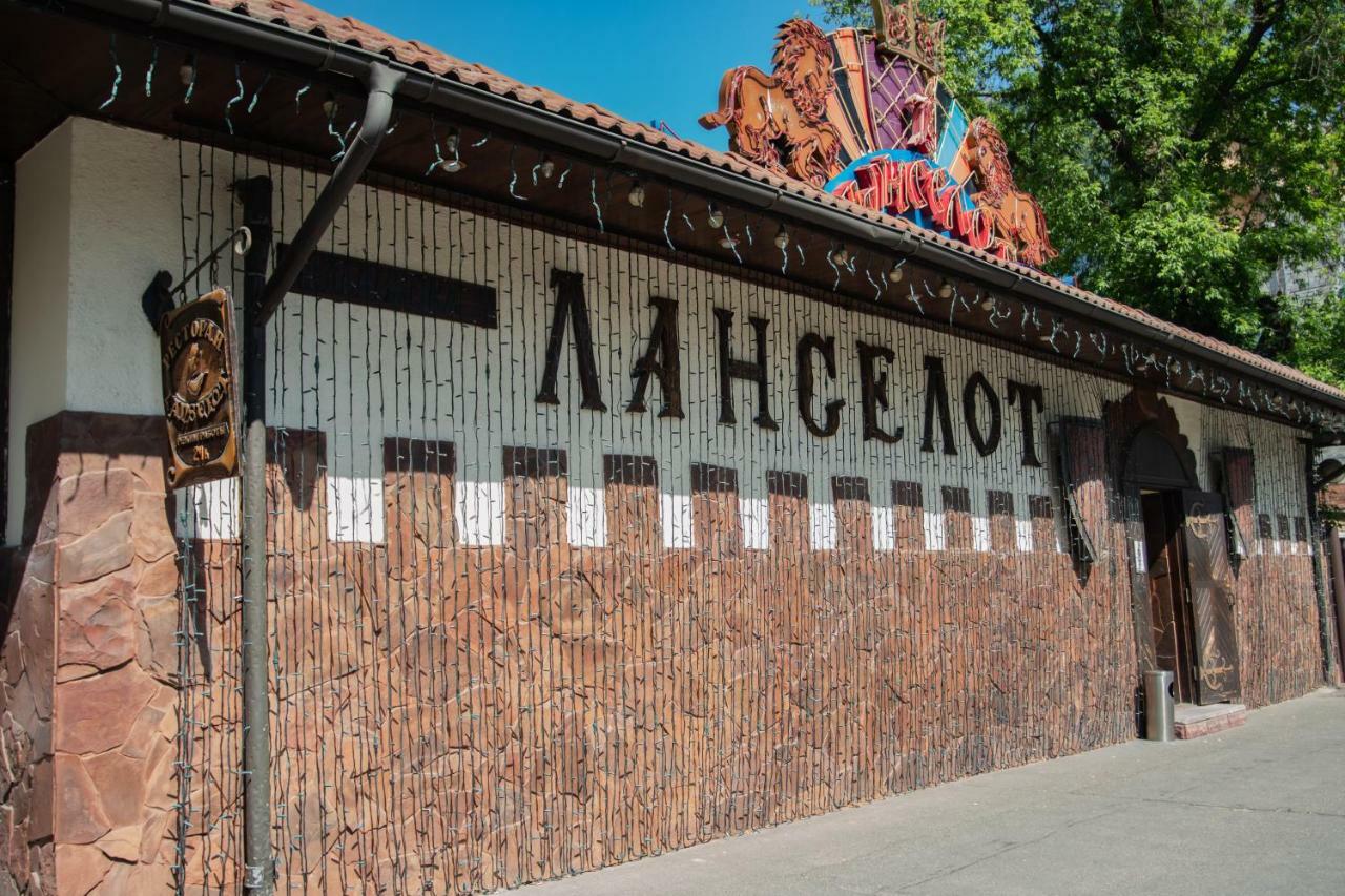 Kamelot Hotel Kiev Ngoại thất bức ảnh