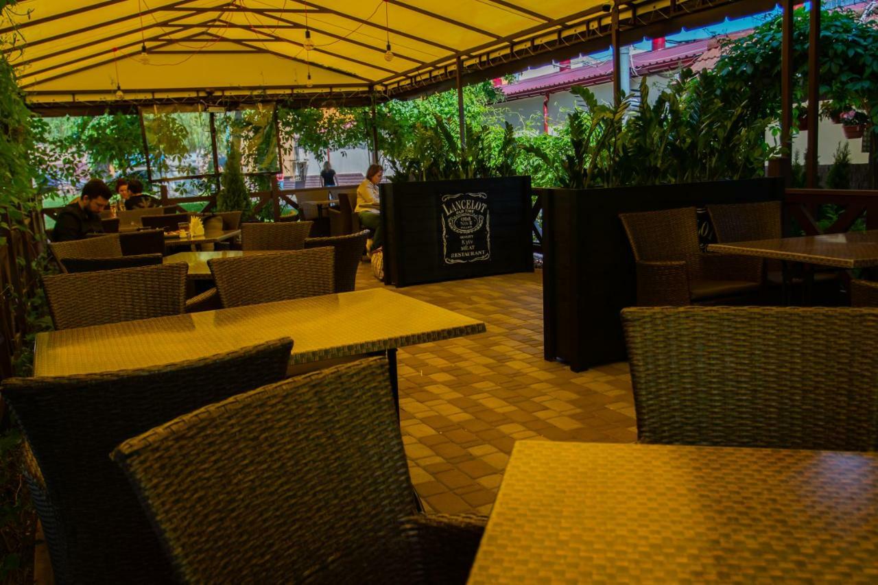 Kamelot Hotel Kiev Ngoại thất bức ảnh